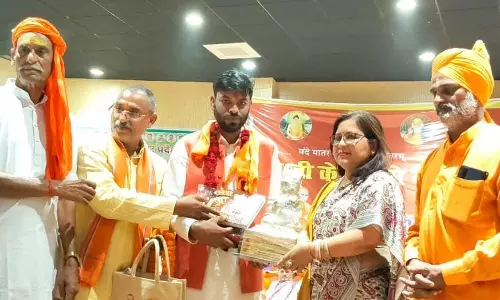 Bareilly: विश्व हिंदू महासंघ ने जिलाध्यक्ष देवेश को किया सम्मानित Bareilly: विश्व हिंदू महासंघ ने जिलाध्यक्ष देवेश को किया सम्मानित