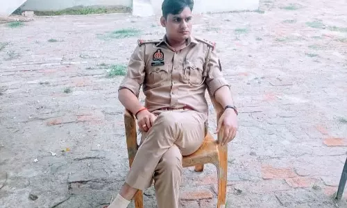 Shahjahanpur: पुलिस की वर्दी में धोखाधड़ी, फर्जी दरोगा गिरफ्तार Shahjahanpur: पुलिस की वर्दी में धोखाधड़ी, फर्जी दरोगा गिरफ्तार