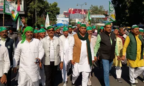 Bareilly: किसानों ने प्रशासन को ज्ञापन देकर रखी मांगें Bareilly: किसानों ने प्रशासन को ज्ञापन देकर रखी मांगें