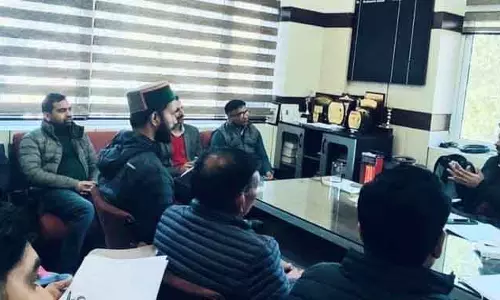 Mandi एडीसी ने आपदा राहत, विकास कार्यों पर समीक्षा बैठक अध्यक्षता की