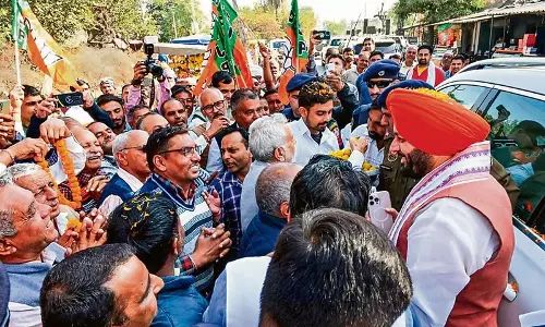 Haryana के मुख्यमंत्री ने अम्बली गांव का औचक दौरा किया, निवासियों से बातचीत की Haryana के मुख्यमंत्री ने अम्बली गांव का औचक दौरा किया, निवासियों से बातचीत की