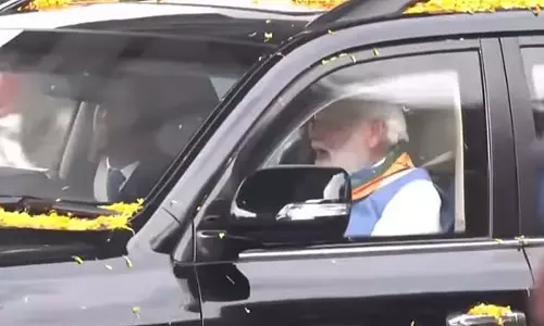 PM Modi का कोयंबटूर में जोरदार स्वागत PM Modi का कोयंबटूर में जोरदार स्वागत