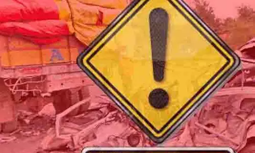 Gachibowli में पीजेआर फ्लाईओवर पर दो ट्रकों की टक्कर, कई घायल