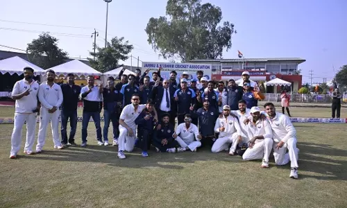 Ranji Trophy: जम्मू-कश्मीर, मुंबई, सर्विसेज और आंध्र ने आसान जीत दर्ज की Ranji Trophy: जम्मू-कश्मीर, मुंबई, सर्विसेज और आंध्र ने आसान जीत दर्ज की