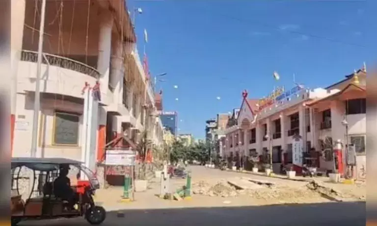Manipur में 24 घंटे की आम हड़ताल से जनजीवन प्रभावित Manipur में 24 घंटे की आम हड़ताल से जनजीवन प्रभावित