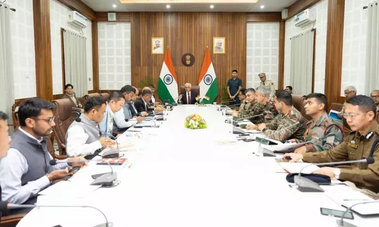 Manipur के राज्यपाल ने भारत-म्यांमार सीमा पर बाड़ लगाने की प्रगति की समीक्षा की Manipur के राज्यपाल ने भारत-म्यांमार सीमा पर बाड़ लगाने की प्रगति की समीक्षा की