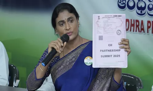 CII समिट में घोषित निवेश पर कांग्रेस की शर्मिला ने सीएम नायडू से हलफनामा पेश करने की मांग की