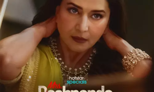 ‘मिसेज देशपांडे’ में Madhuri Dixit का पहला लुक दमदार और दिलचस्प