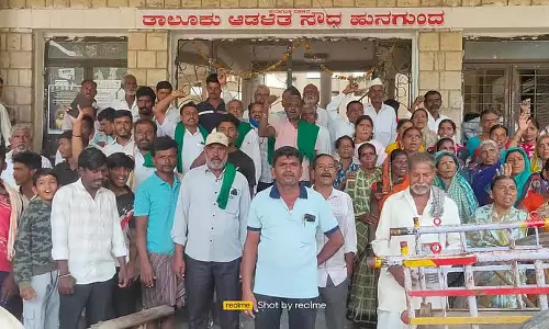 Hungunda : सड़क के लिए ग्रामीणों का विरोध प्रदर्शन