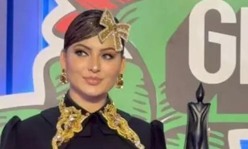 Global Fashion Icon 2025: उर्वशी रौतेला का सोने-हीरे वाला अवतार Global Fashion Icon 2025: उर्वशी रौतेला का सोने-हीरे वाला अवतार