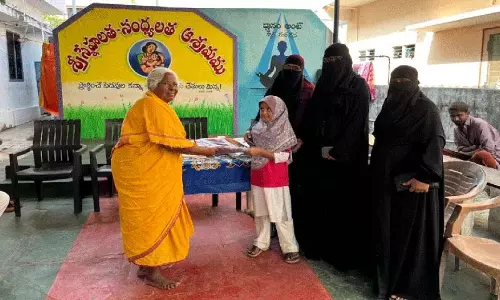 Jamaat-e-Islami Hind ने बुजुर्गों को स्वेटर वितरित किए