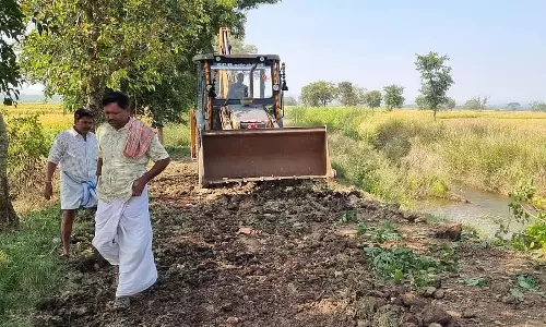 Malebennur : नहर सेवा सड़क निर्माण के लिए किसान आगे आए