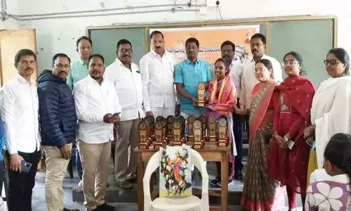 छात्रों को झांसी की लक्ष्मीबाई को आदर्श मानना चाहिए: MPDO Srinivas छात्रों को झांसी की लक्ष्मीबाई को आदर्श मानना चाहिए: MPDO Srinivas