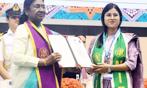 मुर्मू ने छात्रों से कहा— नवाचार से समाज सुधारें मुर्मू ने छात्रों से कहा— नवाचार से समाज सुधारें