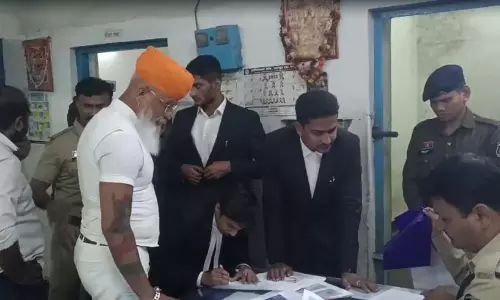 Raipur Breaking: वकीलों के साथ मौदहापारा थाना में मौजूद है राष्ट्रीय अध्यक्ष डॉ. राज शेखावत
