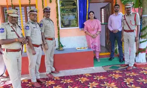 भद्राचलम जेल ने मंदिर के फूलों से इको-फ्रेंडली अगरबत्ती बनाना शुरू किया