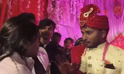 UP: पति की दूसरी शादी में महिला घुसी, दुल्हन घर से चली गई