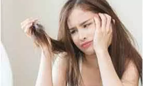 Hair में दोमुंहे सिरों से बचने के लिए बदलें ये 7 रोज़मर्रा की आदतें Hair में दोमुंहे सिरों से बचने के लिए बदलें ये 7 रोज़मर्रा की आदतें