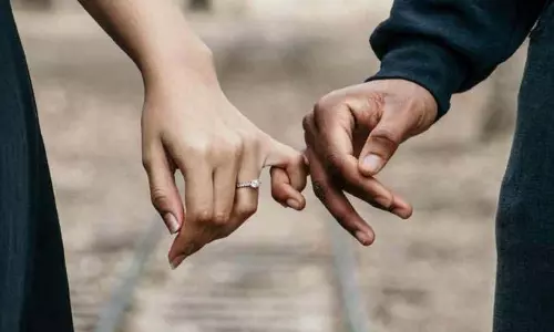 Pune: महिला की पीट-पीटकर हत्या, शव रिक्शा से फेंका Pune: महिला की पीट-पीटकर हत्या, शव रिक्शा से फेंका