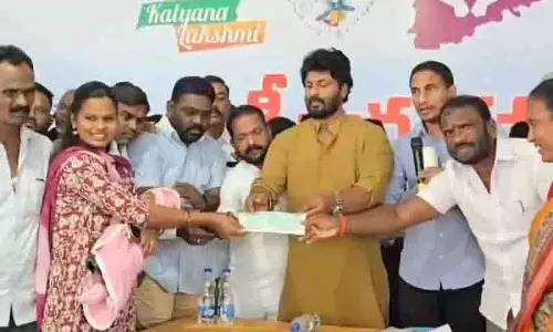 कल्याण लक्ष्मी की शादी में बच्चे के जन्म के बाद सहायता राशि पहुंची कल्याण लक्ष्मी की शादी में बच्चे के जन्म के बाद सहायता राशि पहुंची