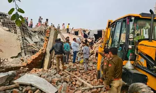 निर्माणाधीन मकान का लेंटर गिरा, एक की मौत, 5 मजदूर रेस्क्यू
