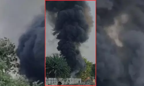 लग्जरी होटल के पास भीषण आग, Newtown में दहशत लग्जरी होटल के पास भीषण आग, Newtown में दहशत