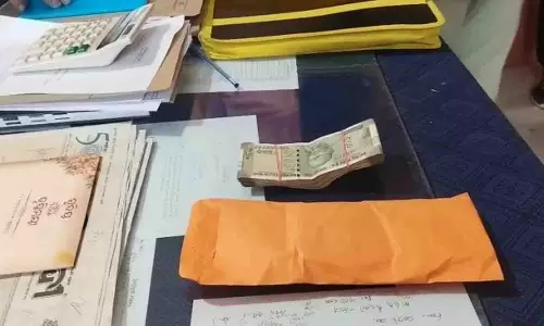 ओडिशा: रिश्वत मामले में आबकारी अधीक्षक और ASI गिरफ्तार ओडिशा: रिश्वत मामले में आबकारी अधीक्षक और ASI गिरफ्तार