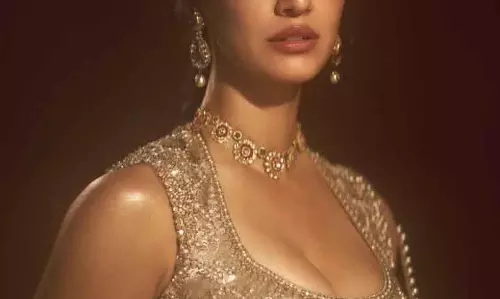 Disha Patani ने हल्की सुनहरी साड़ी में शेयर की खूबसूरत तस्वीरें
