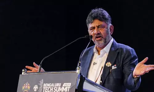 सीएम बदलने की अटकलों के बीच DK Shivakumar की टिप्पणी सीएम बदलने की अटकलों के बीच DK Shivakumar की टिप्पणी