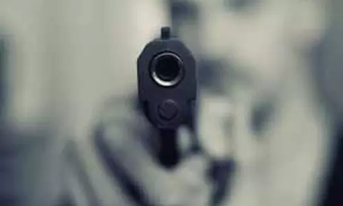 दिनदहाड़े फायरिंग, एक व्यक्ति घायल