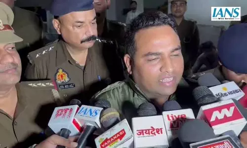 वाराणसी में कोडीन युक्त दवाओं का भंडारण, पुलिस ने 75,000 वायल्स जब्त कीं वाराणसी में कोडीन युक्त दवाओं का भंडारण, पुलिस ने 75,000 वायल्स जब्त कीं