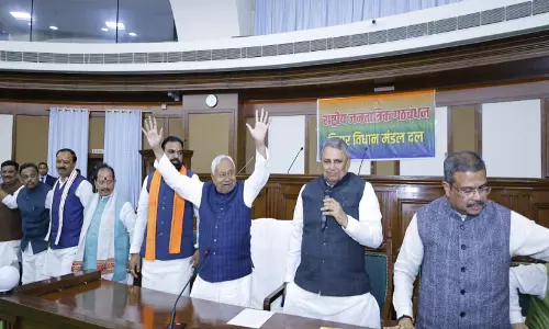 नीतीश कुमार ने सरकार बनाने का दावा पेश किया, 10वीं बार बिहार के CM बनने को तैयार
