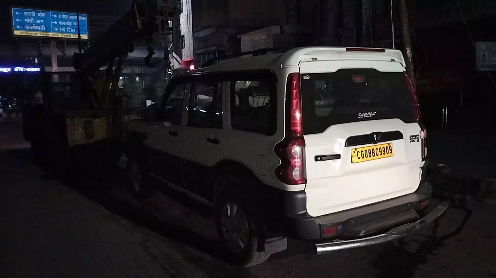 रायपुर में उद्योग मंत्री की पायलट गाड़ी दुर्घटनाग्रस्त, नशे में धुत था चालक रायपुर में उद्योग मंत्री की पायलट गाड़ी दुर्घटनाग्रस्त, नशे में धुत था चालक