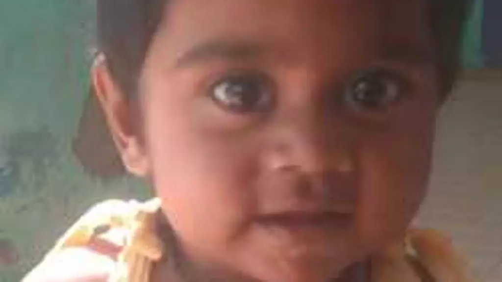 Tamil Nadu : स्कूल वैन के पहिये की चपेट में आने से बच्चे की मौत Tamil Nadu : स्कूल वैन के पहिये की चपेट में आने से बच्चे की मौत
