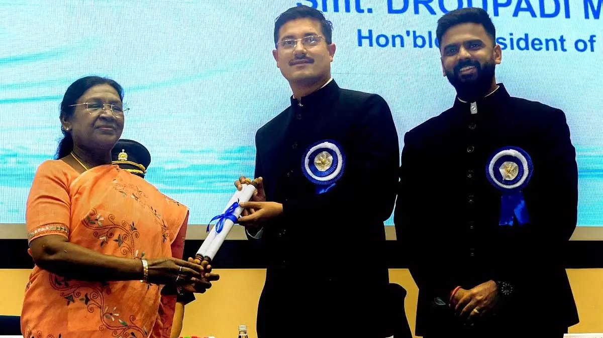MP : राष्ट्रपति द्रोपदी मुर्मू ने उत्कृष्ट जल संरक्षण के लिए गुना को सम्मानित किया MP : राष्ट्रपति द्रोपदी मुर्मू ने उत्कृष्ट जल संरक्षण के लिए गुना को सम्मानित किया