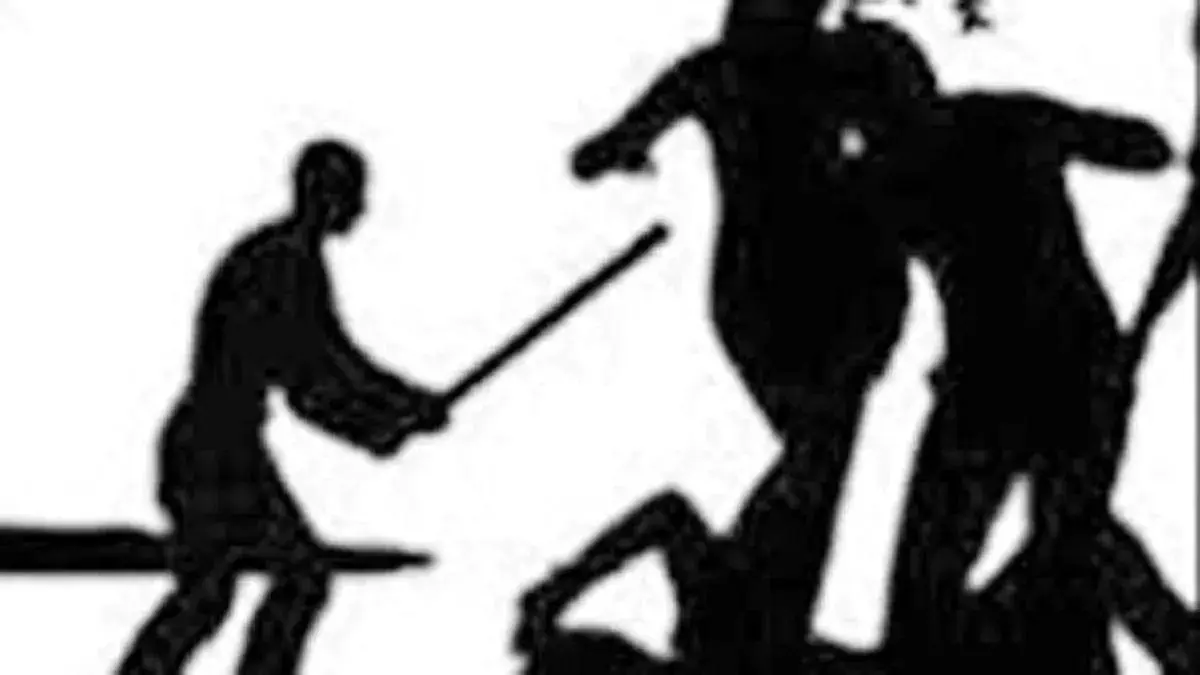 Shahjahanpur: सब्जी बेचते युवक पर हमला, दबंगों ने पीटा Shahjahanpur: सब्जी बेचते युवक पर हमला, दबंगों ने पीटा