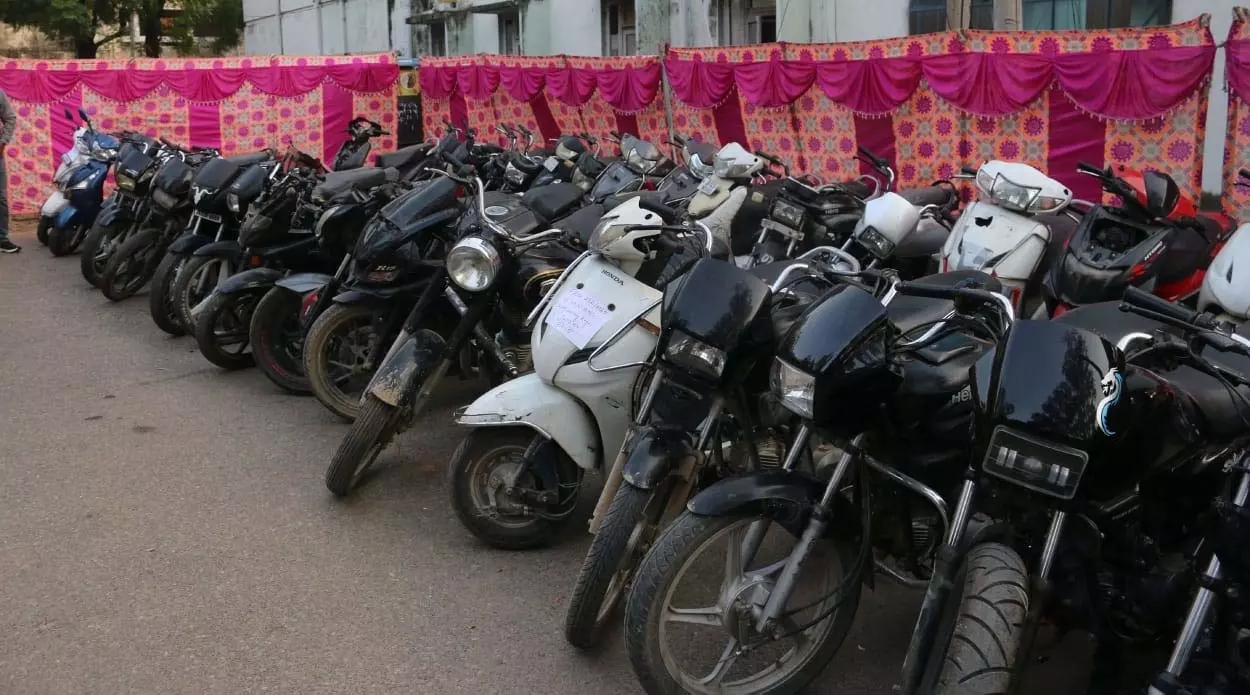 Jammu-Kashmir : पुलिस ने चोरों के गिरोह का किया भंडाफोड़ Jammu-Kashmir : पुलिस ने चोरों के गिरोह का किया भंडाफोड़