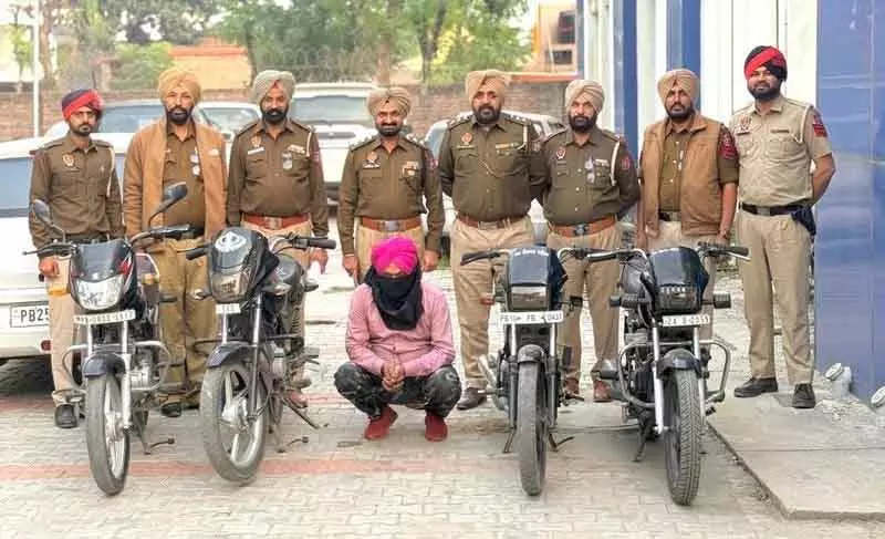 Raikot वाहन चोर से चार मोटरसाइकिलें बरामद Raikot वाहन चोर से चार मोटरसाइकिलें बरामद