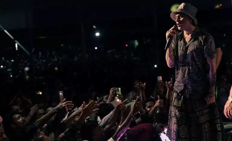 Zubeen Garg के लिए भावुक श्रद्धांजलि, लोग चुपचाप रोते रहे Zubeen Garg के लिए भावुक श्रद्धांजलि, लोग चुपचाप रोते रहे