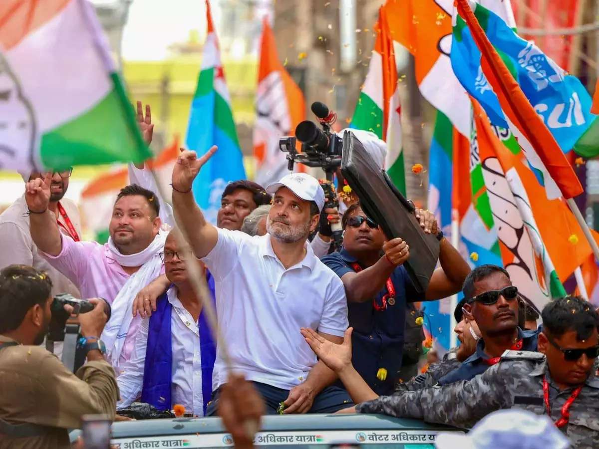 272 हस्तियों ने पत्र लिखकर कांग्रेस पर उठाए सवाल, चुनाव आयोग को बदनाम करने की निंदा की 272 हस्तियों ने पत्र लिखकर कांग्रेस पर उठाए सवाल, चुनाव आयोग को बदनाम करने की निंदा की