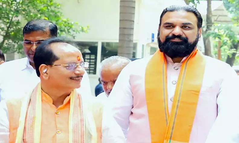 भाजपा विधायक दल की बैठक में सम्राट चौधरी नेता चुने गए, उप नेता के लिए विजय सिन्हा के नाम पर मुहर भाजपा विधायक दल की बैठक में सम्राट चौधरी नेता चुने गए, उप नेता के लिए विजय सिन्हा के नाम पर मुहर