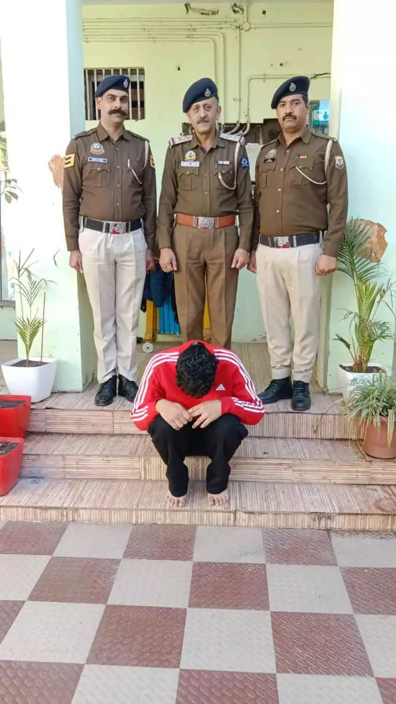 Solan गांव में हेरोइन के साथ विश्वविद्यालय का छात्र गिरफ्तार Solan गांव में हेरोइन के साथ विश्वविद्यालय का छात्र गिरफ्तार