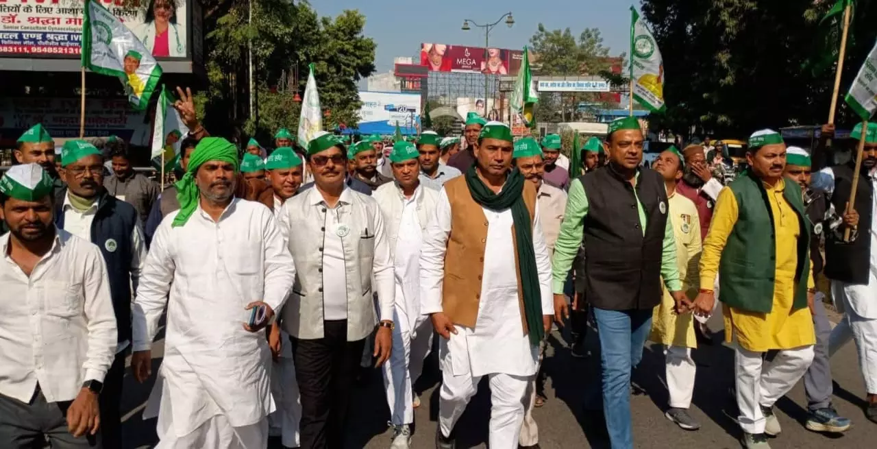 Bareilly: किसानों ने प्रशासन को ज्ञापन देकर रखी मांगें Bareilly: किसानों ने प्रशासन को ज्ञापन देकर रखी मांगें