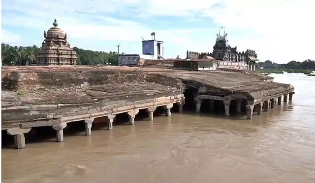 Tamil Nadu : बाढ़ ने कुशथुराई में मुरुगन मंदिर को डुबो दिया Tamil Nadu : बाढ़ ने कुशथुराई में मुरुगन मंदिर को डुबो दिया