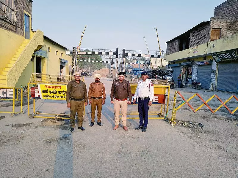 Sirsa में ओवरब्रिज निर्माण के लिए प्रमुख सड़क बंद, यातायात डायवर्ट Sirsa में ओवरब्रिज निर्माण के लिए प्रमुख सड़क बंद, यातायात डायवर्ट