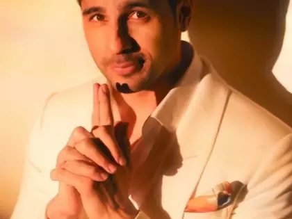 Sidharth Malhotra ने इन द स्पॉटलाइट की एक झलक दी Sidharth Malhotra ने इन द स्पॉटलाइट की एक झलक दी