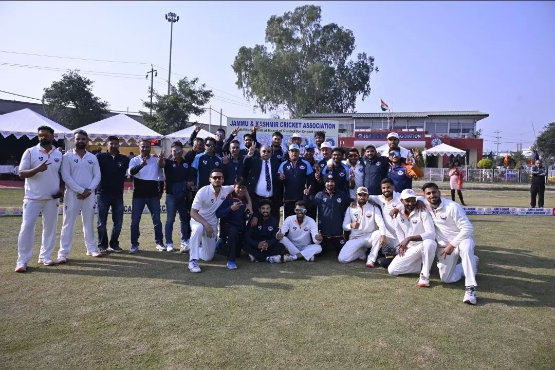 Ranji Trophy: जम्मू-कश्मीर, मुंबई, सर्विसेज और आंध्र ने आसान जीत दर्ज की Ranji Trophy: जम्मू-कश्मीर, मुंबई, सर्विसेज और आंध्र ने आसान जीत दर्ज की