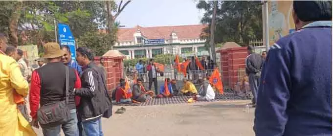 क्योंझर में 12 घंटे के बंद से जनजीवन प्रभावित क्योंझर में 12 घंटे के बंद से जनजीवन प्रभावित