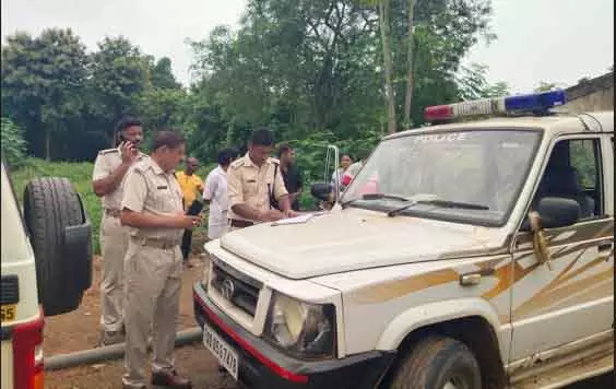 Hatadihi भगोड़े रेत माफिया की तलाश जारी Hatadihi भगोड़े रेत माफिया की तलाश जारी