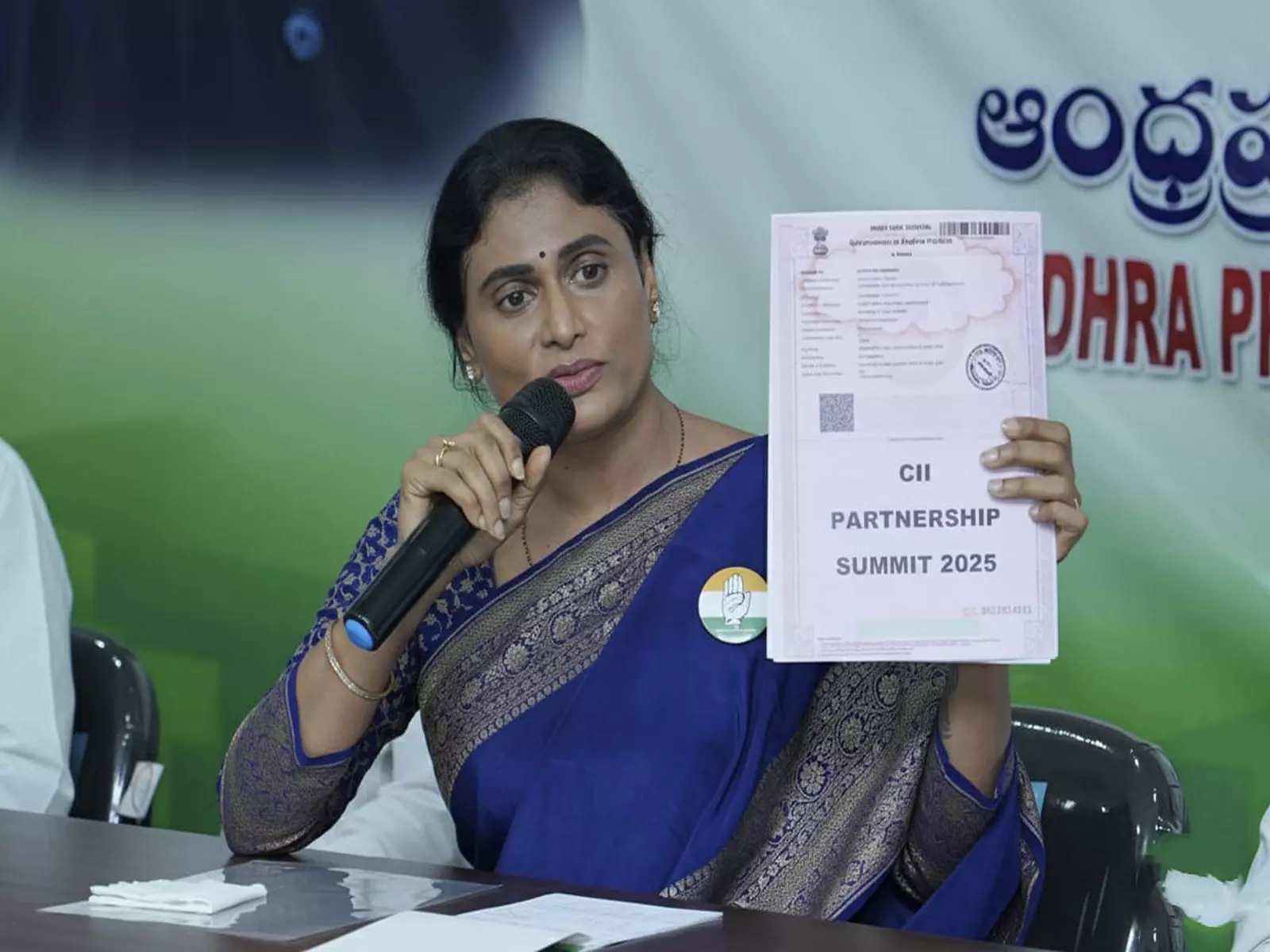 CII समिट में घोषित निवेश पर कांग्रेस की शर्मिला ने सीएम नायडू से हलफनामा पेश करने की मांग की CII समिट में घोषित निवेश पर कांग्रेस की शर्मिला ने सीएम नायडू से हलफनामा पेश करने की मांग की